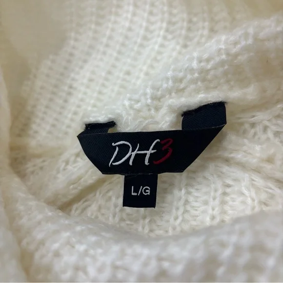 Cozy Cream Turtleneck Sweater - Picture 4 of 10